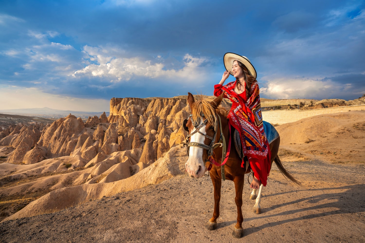 Woman on horseback in desert, adventure birthday gift idea in Saudi Arabia.